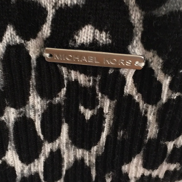 MICHAEL Michael Kors Animal Print V Neck Sweater - Picture 3 of 5